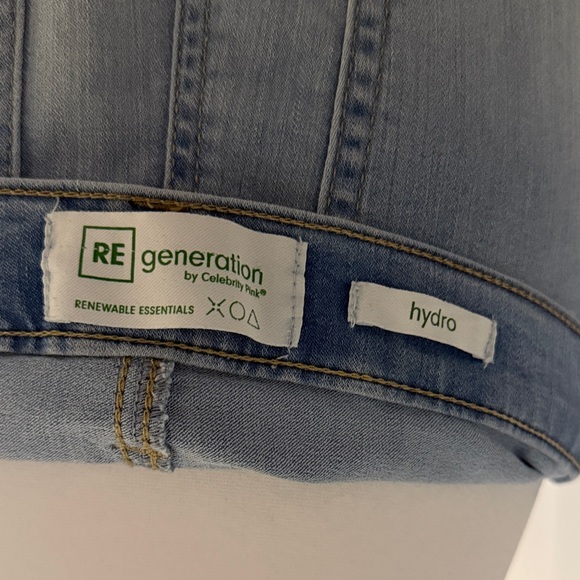 Celebrity Pink Women's Light Wash Skinny Jeans - Picture 10 of 10